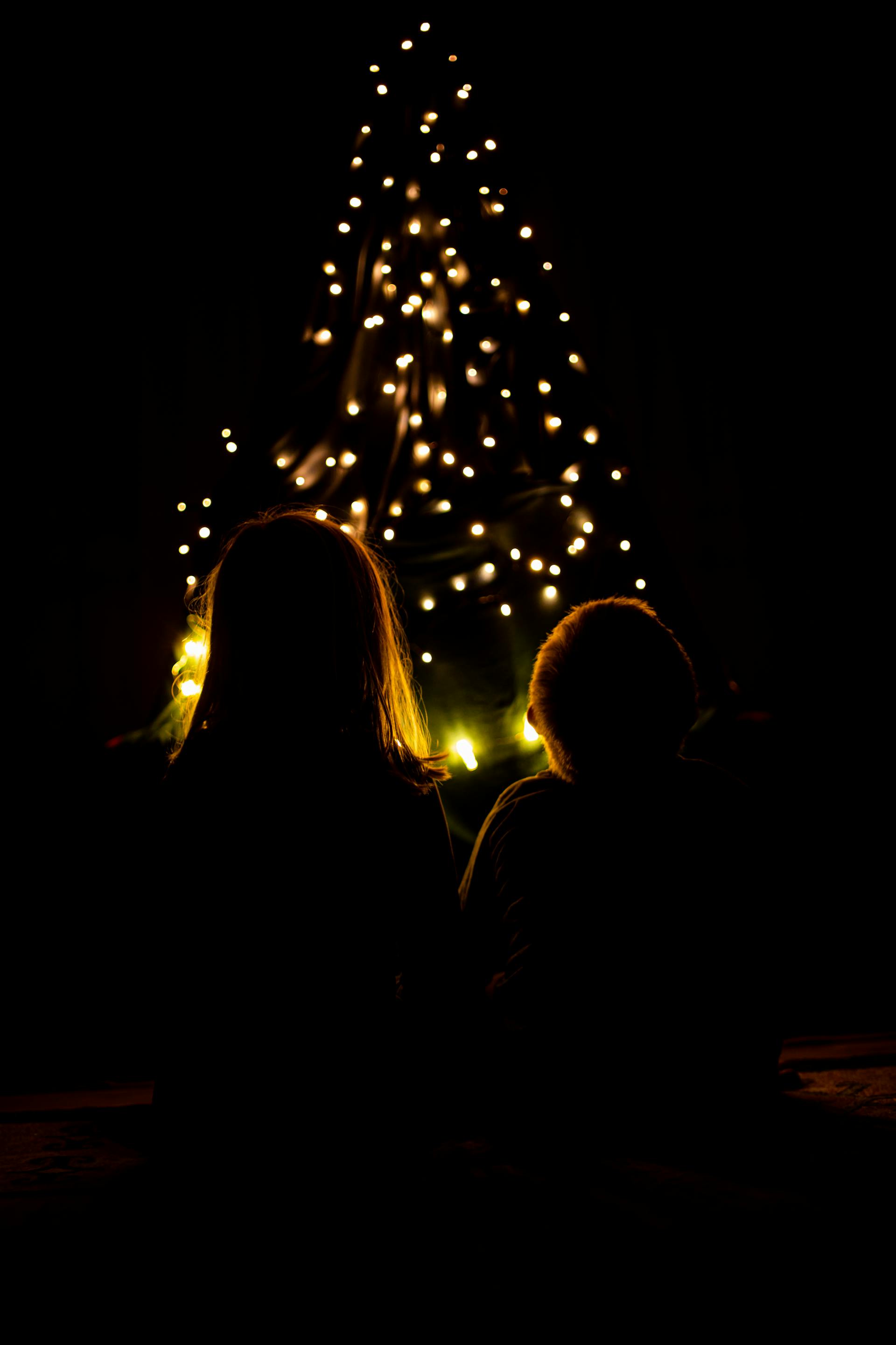 παιδιά-στο-χριστουγεννιάτικο δέντρο- παιδιά-στο-χριστουγεννιάτικο δέντρο-