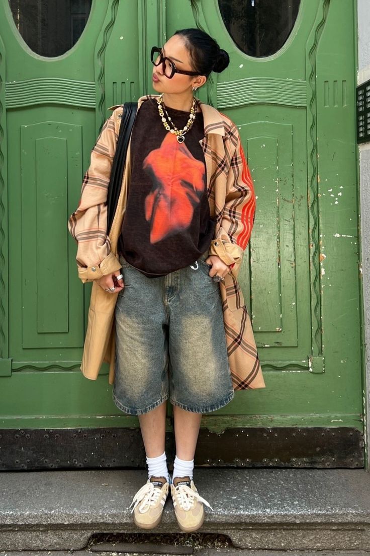 nude-retro sneakers-με-καρό πανωφόρι-ιδέες-