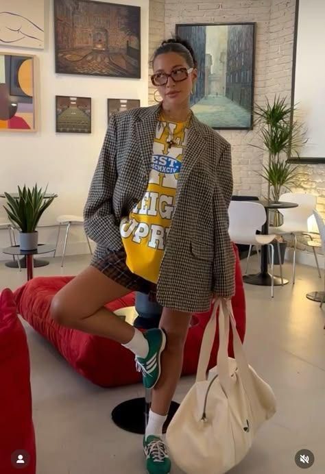 πράσινο-sneakers-με-vintage-σακάκι-