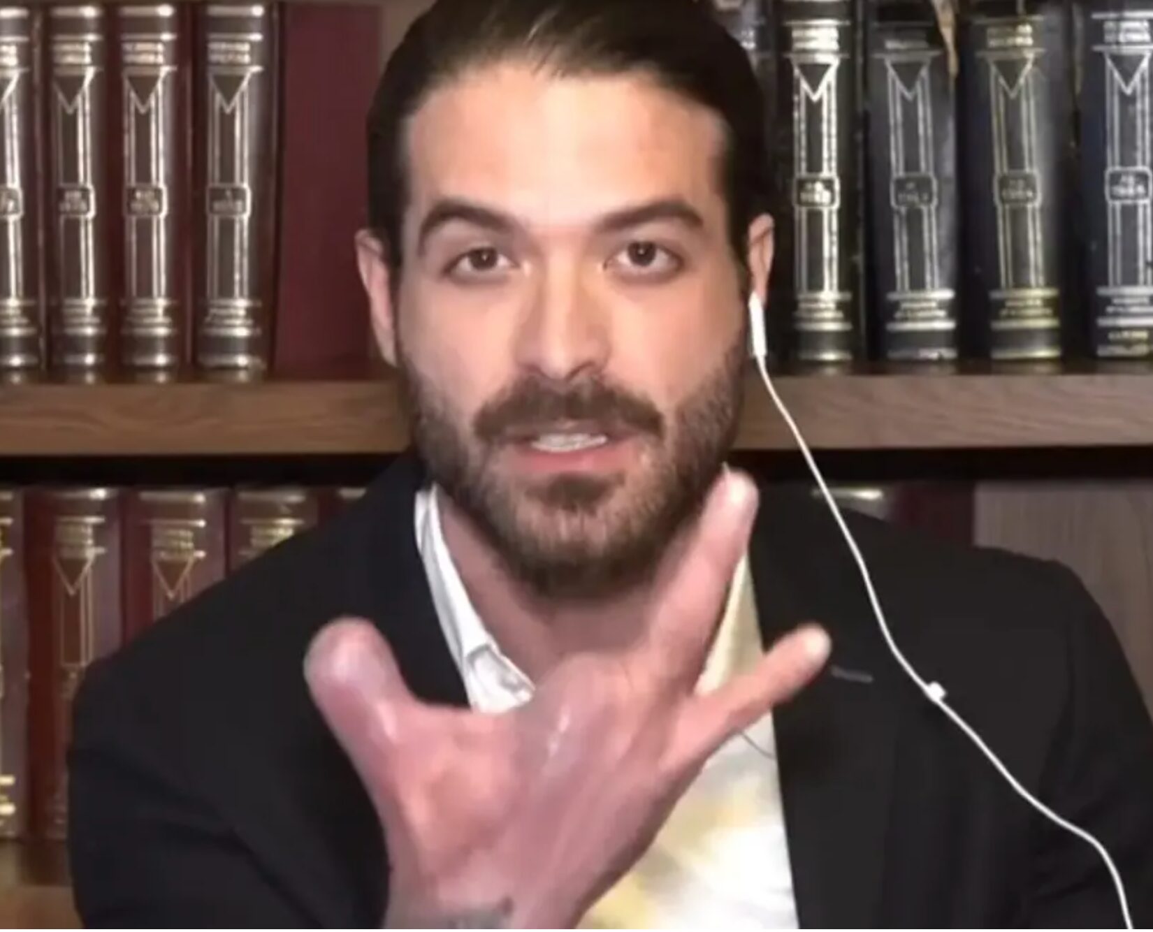 Το άγριο ξέσπασα του Άρη Μουγκοπέτρου οn air: «Μου στέρησαν τα παιδιά μου. Με αυτό το χέρι θα δουλέψω μέχρι και στην οικοδομή για να τους τα παρέχω όλα»