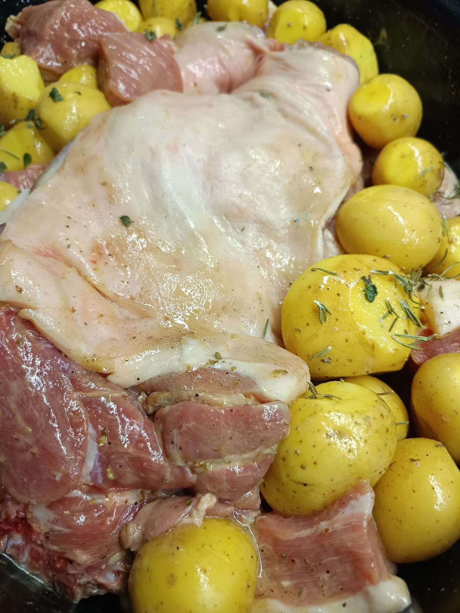 γουρουνόπουλο-με-πατάτες-στη-γάστρα- γουρουνόπουλο-με-πατάτες-στη-γάστρα-