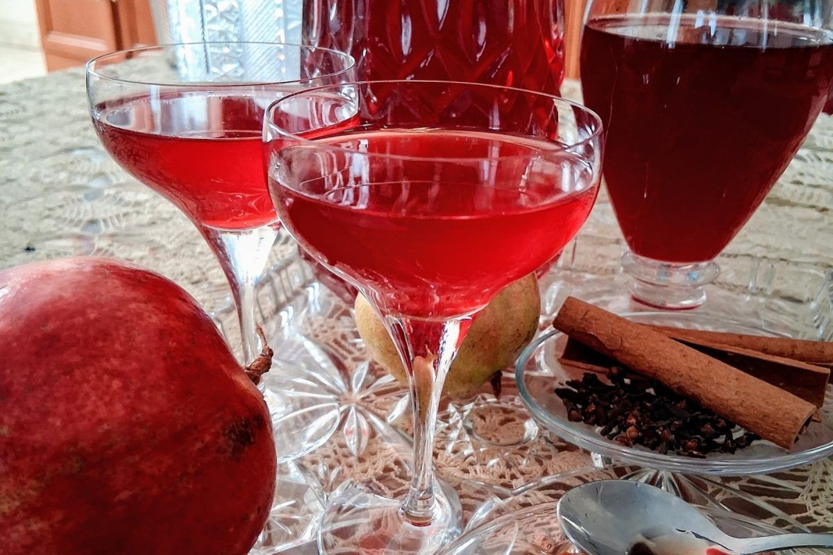 λικέρ-για-τα-Χριστούγεννα-με-ρόδι-συνταγή-