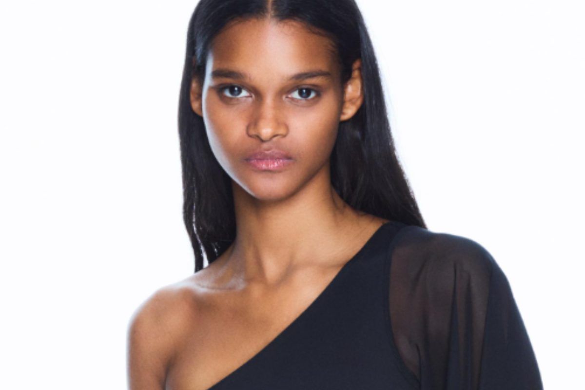 μαύρη-μπλούζα-με-διαφάνεια-στη-πλάτη-και-jean-ιδέες-