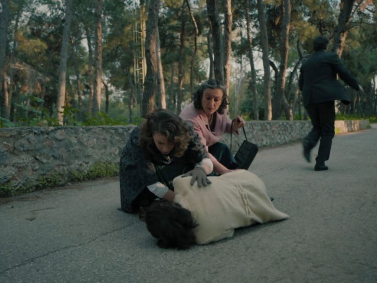 Το σπίτι δίπλα στο ποτάμι: Η Μάγισσα έρχεται και φέρνει τα πάνω κάτω στην ζωή της