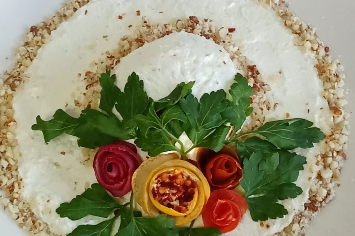 Τυροκαφτερή-με καρύδι-για το γιορτινό-τραπέζι-συνταγή-