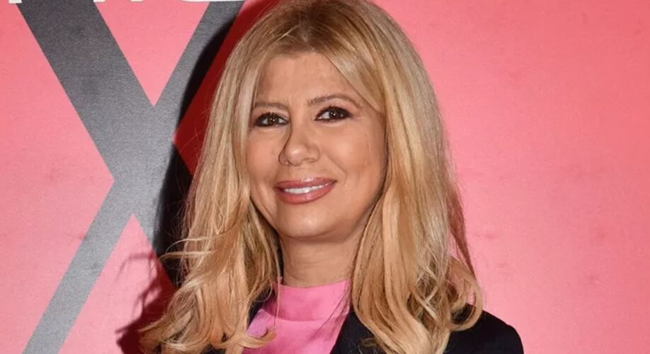 Ζήνα Κουτσελίνη: Στόλιζα το δέντρο και ο πατέρας μου μεθυσμένος μου το γκρέμιζε (βίντεο)