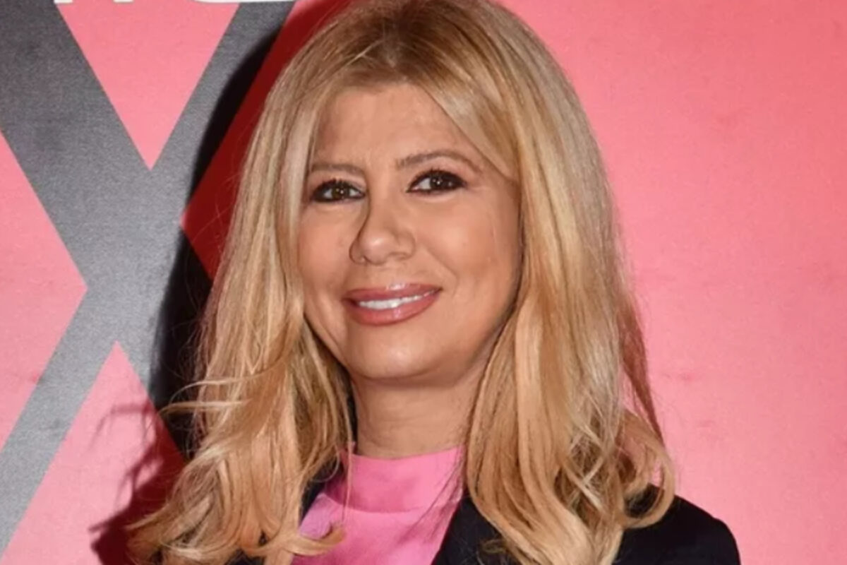 Ζήνα Κουτσελίνη: Στόλιζα το δέντρο και ο πατέρας μου μεθυσμένος μου το γκρέμιζε (βίντεο)