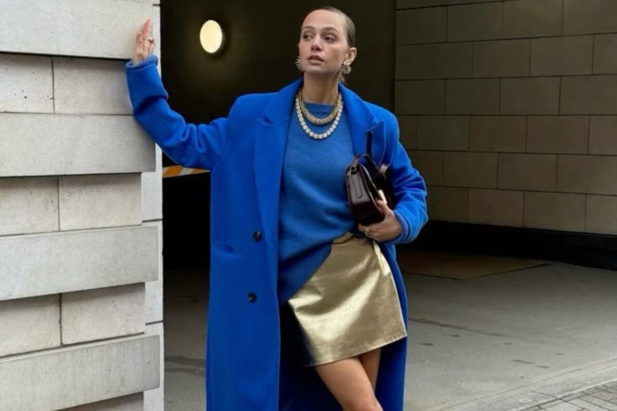 cobalt blue-πανωφόρι-με-metallic-mini φούστα-ιδέες-