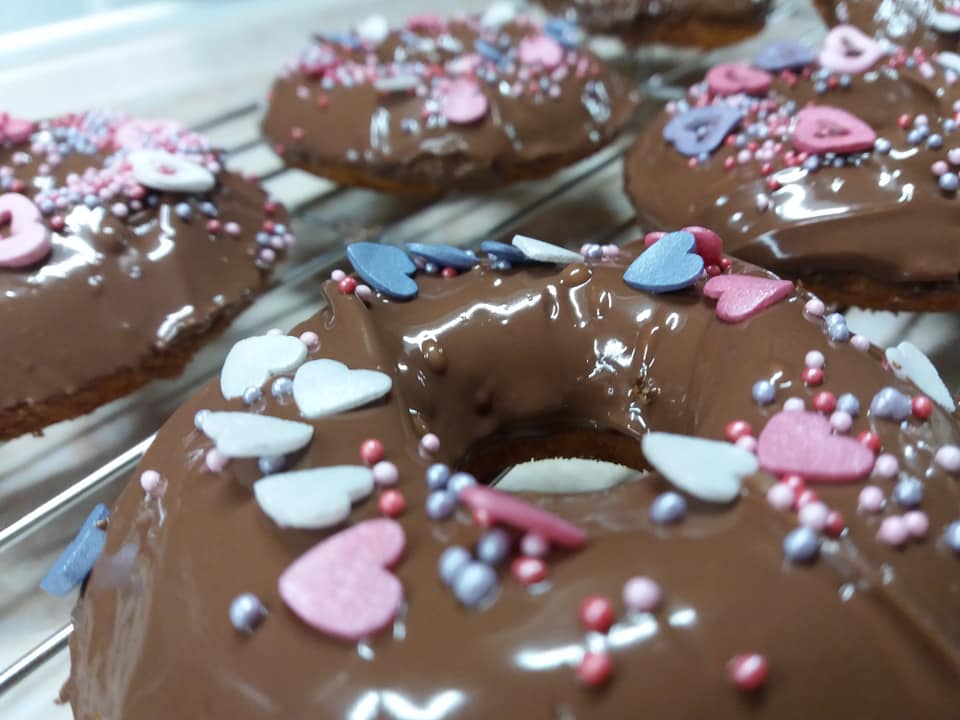 Donuts-με σοκολάτα-καλύτερα-και-από-φούρνου- Donuts-με σοκολάτα-καλύτερα-και-από-φούρνου-