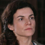 Grand Hotel: Η Θεώνη εγκαταλείπει τα προσφυγικά και φεύγει στο εξωτερικό