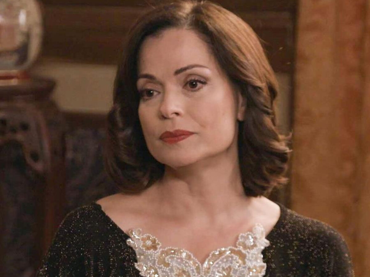 Grand hotel: Η Αλίκη μαθαίνει για την σχέση της Κυβέλης με τον Ρήφα και την διώχνει από το ξενοδοχείο με τις κλωτσιές