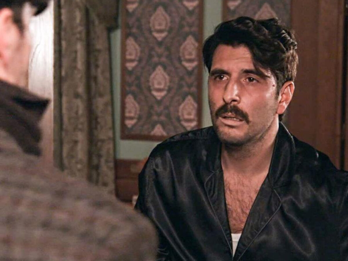 Grand hotel: Ανακαλύπτει πως ο μεγαλύτερος εχθρός του είναι αδερφός του και τρελαίνεται