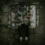 κορίτσι-σε-οικοδομή-