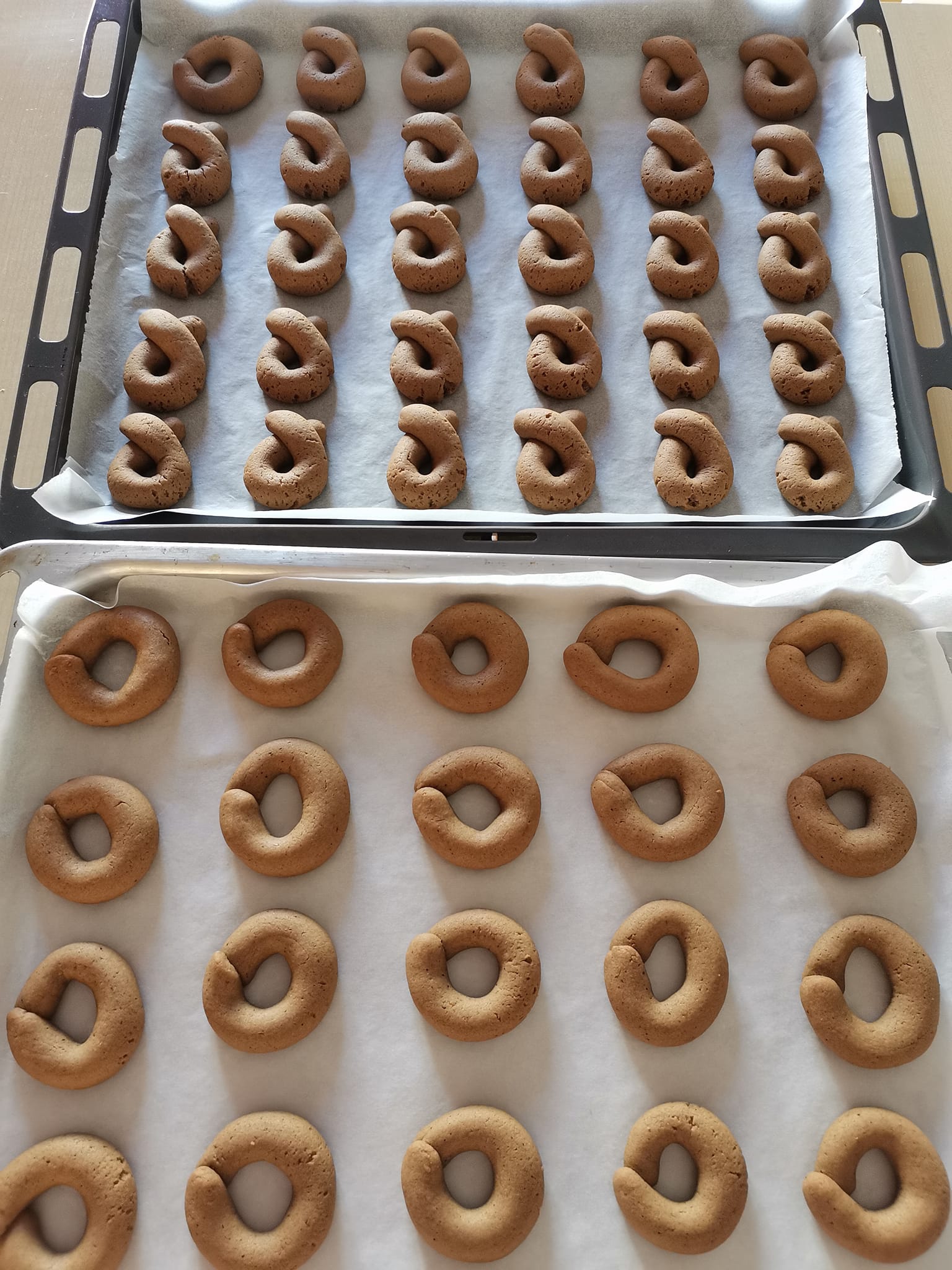 Vegan-κουλουράκια-με πετιμέζι-