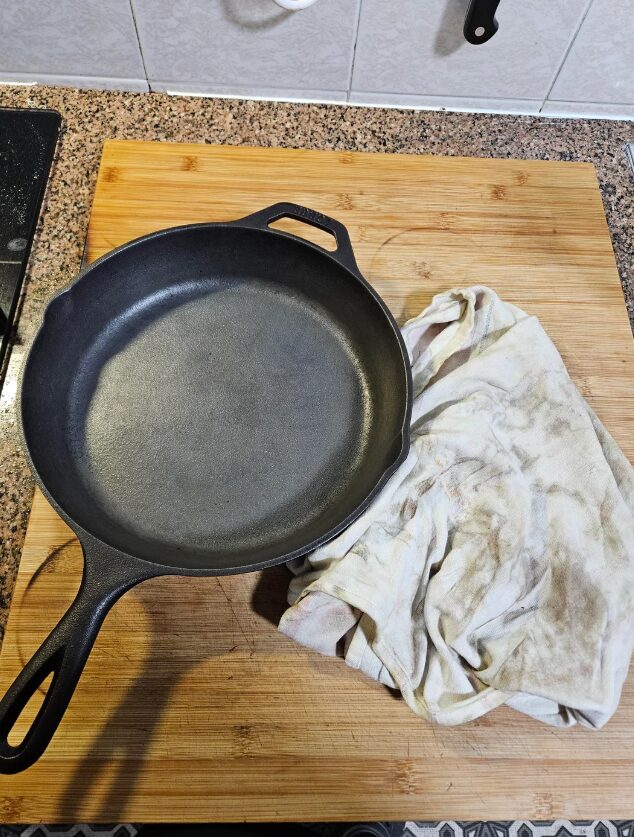 πετσέτα-και-τηγάνι-