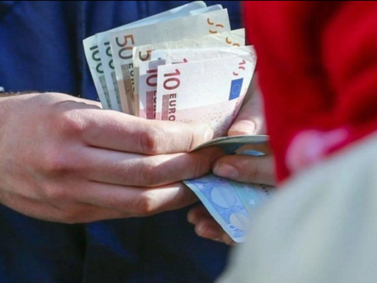 Αυξήσεις: Οι νέοι μισθοί των εργαζομένων σε δημόσιο και ιδιωτικό φορέα