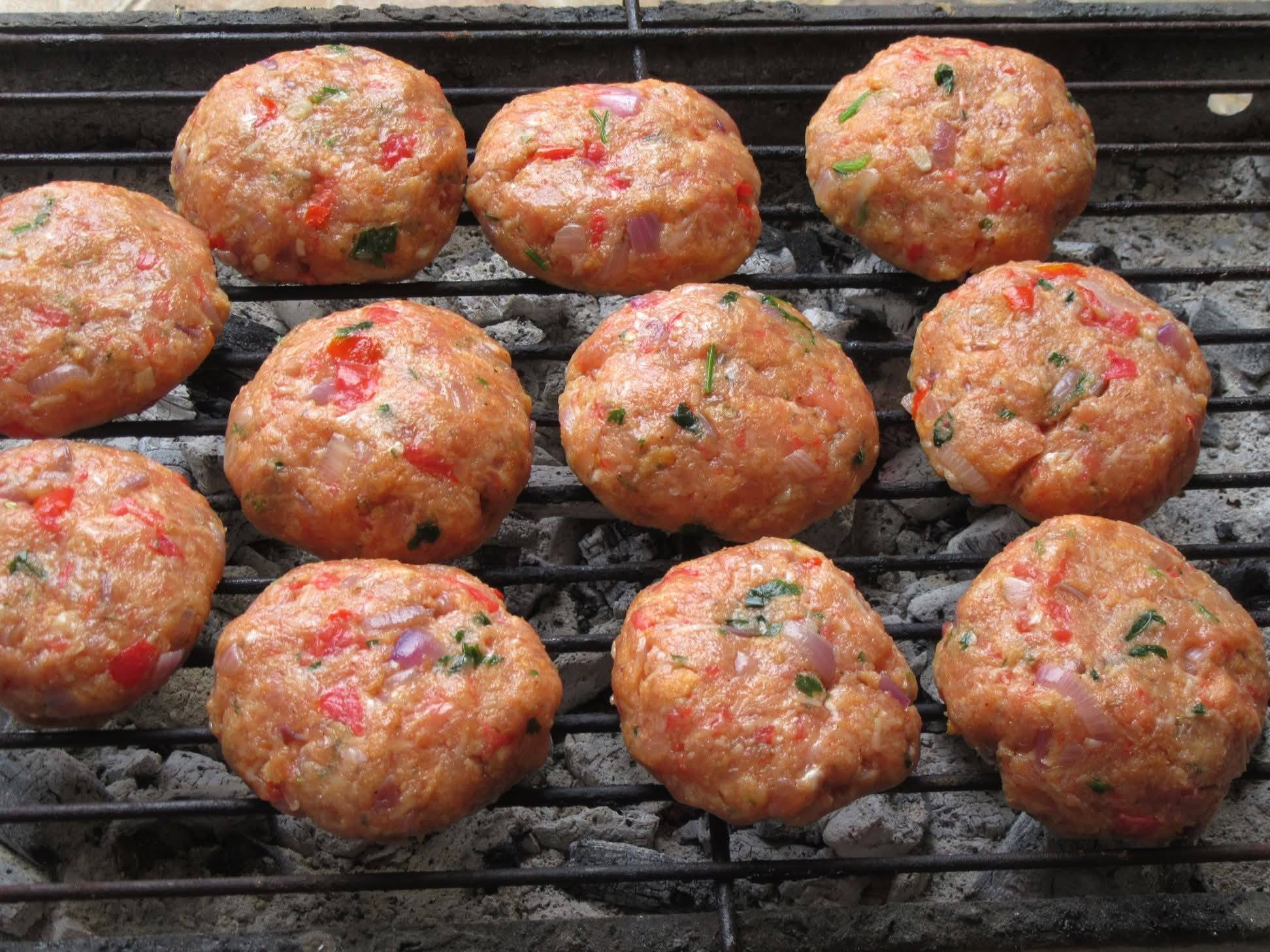 μπιφτέκια-κοτόπουλο-με-ντομάτα-συνταγή-