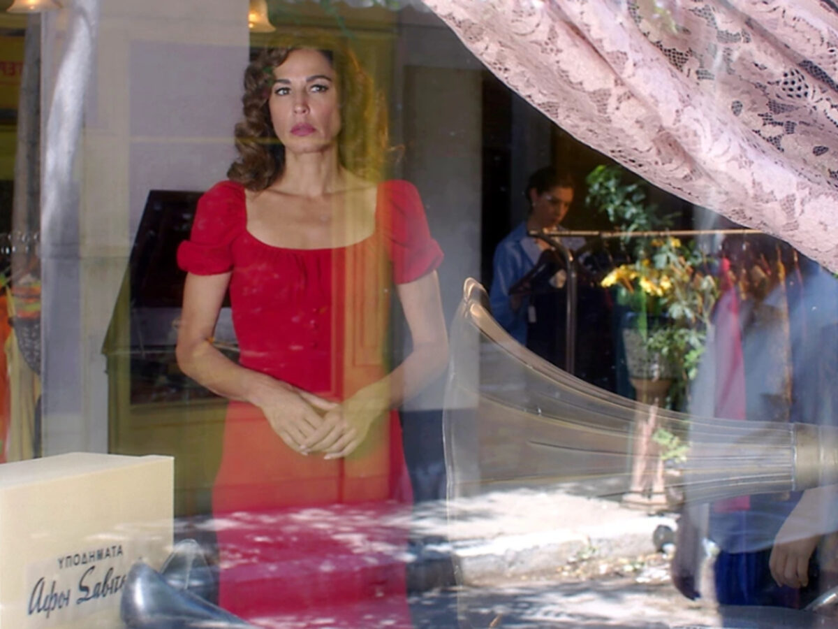 Άγιος Έρωτας: Η Αγγέλα παρασύρει την Χριστίνα στην πορνεία