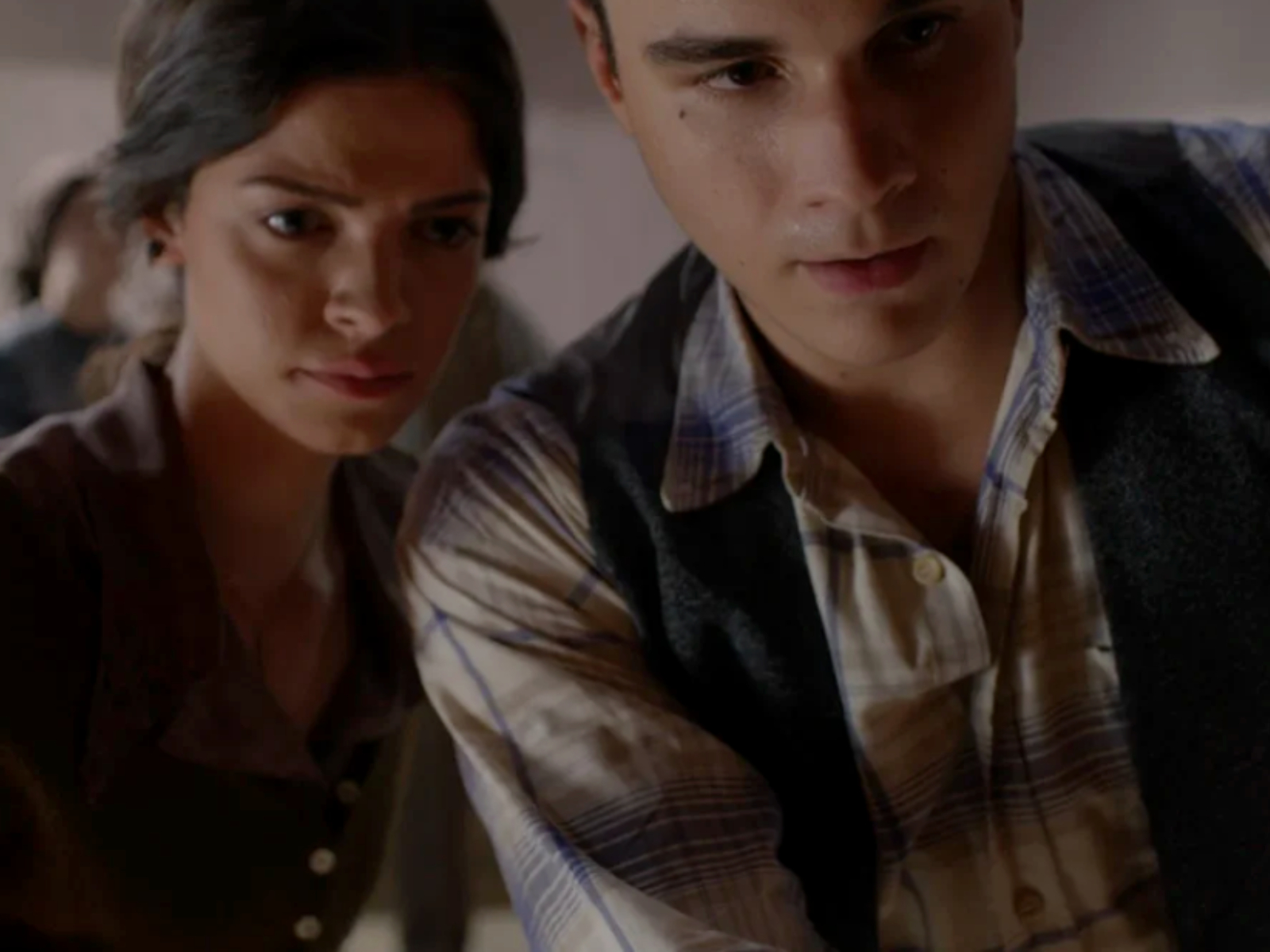 Άγιος Έρωτας: Ο Γεράσιμος επιστρέφει στην Στέρνα και κλέβει την Δώρα από τα χέρια του Αργύρη