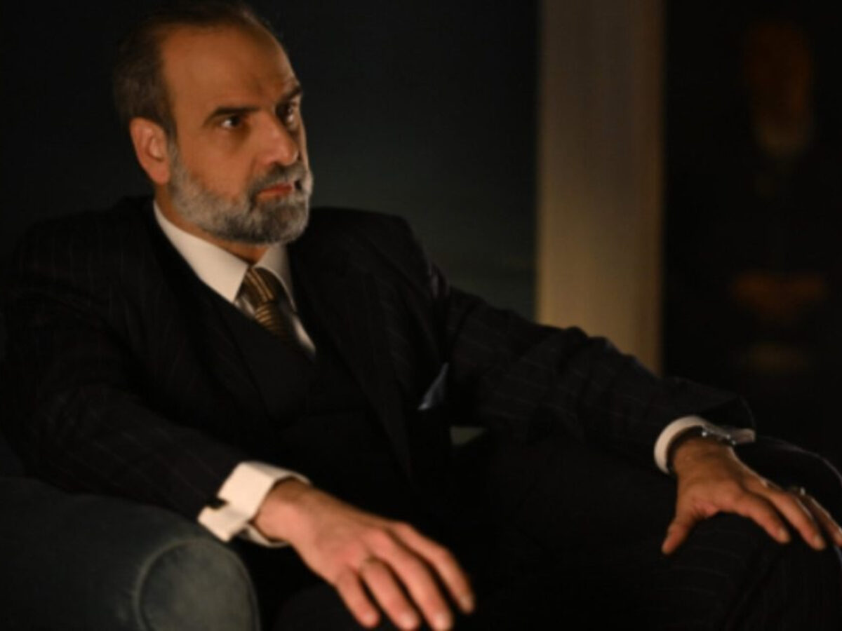 Άγιος Έρωτας : Ο Πατήρ Νικόλαος εξομολογεί τον Παύλο- Η συγκλονιστική σκηνή κάτω από το Πετραχείλι