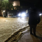 Άνω Γλυφάδα: Το χρονικό της τραγωδίας με την 56χρονη που παρασύρθηκε από τα νερά και εγκλωβίστηκε κάτω από αμάξι (Βίντεο)