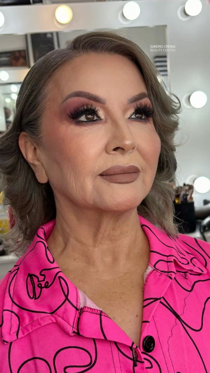 γιαγιά-με-nude μακιγιάζ-