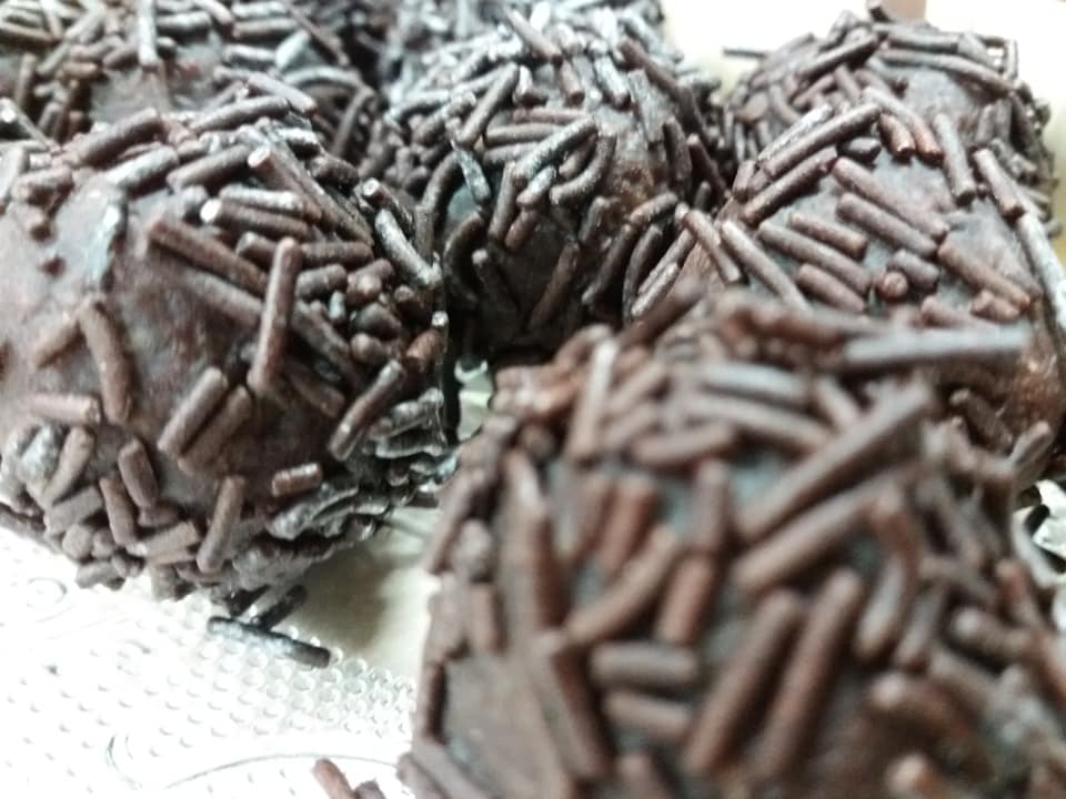 Εύκολα-τρουφάκια-σε δύο διαφορετικές-γεύσεις-για γιορτή-