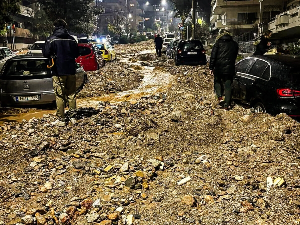 Εικόνες αποκάλυψης στους δρόμους της Γλυφάδας - «Μυρίζει πόλεμο» τονίζει ο Γιάννης Καλλιάνος (Φωτογραφίες και Βίντεο)