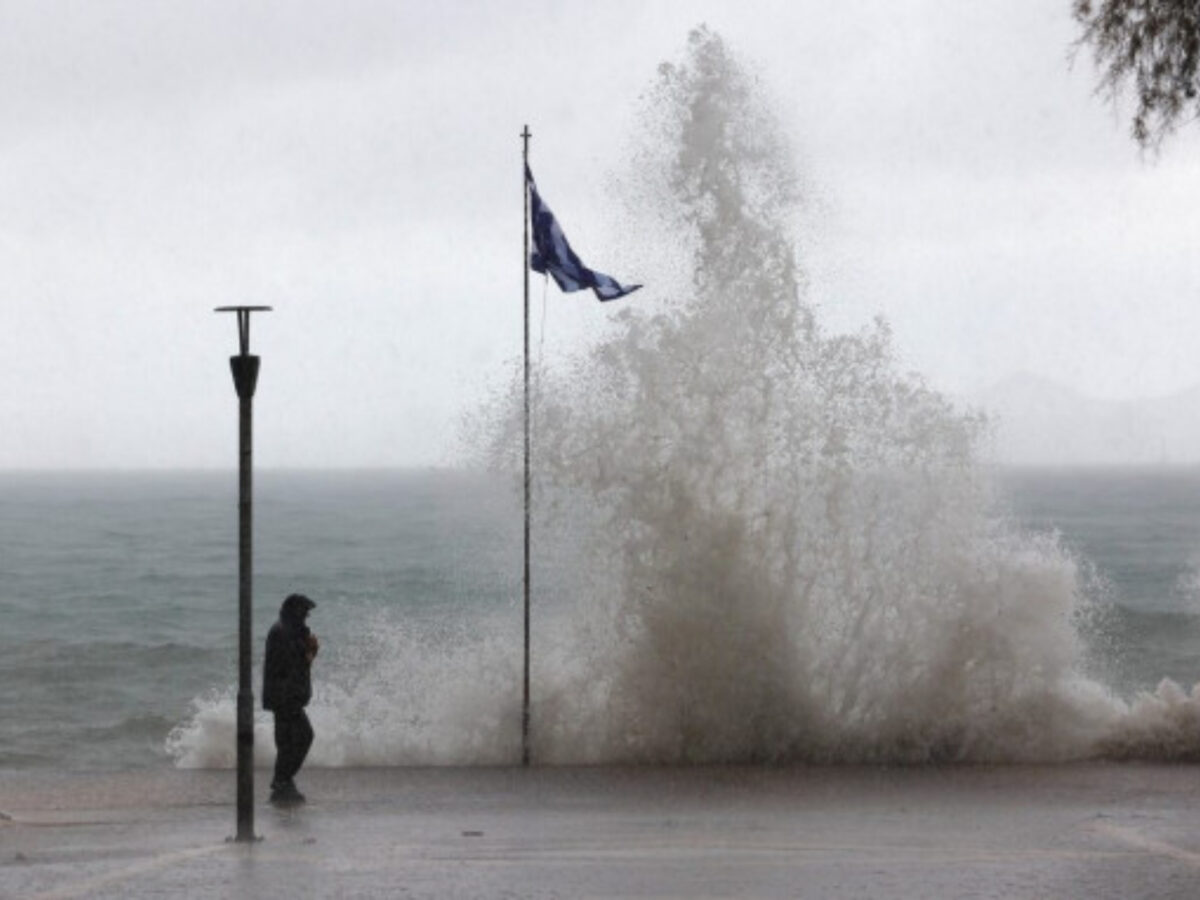 Έκτακτο δελτίο ΕΜΥ: Κόκκινος συναγερμός για πολύ επικίνδυνα καιρικά φαινόμενα - Ποιες περιοχές κινδυνεύουν