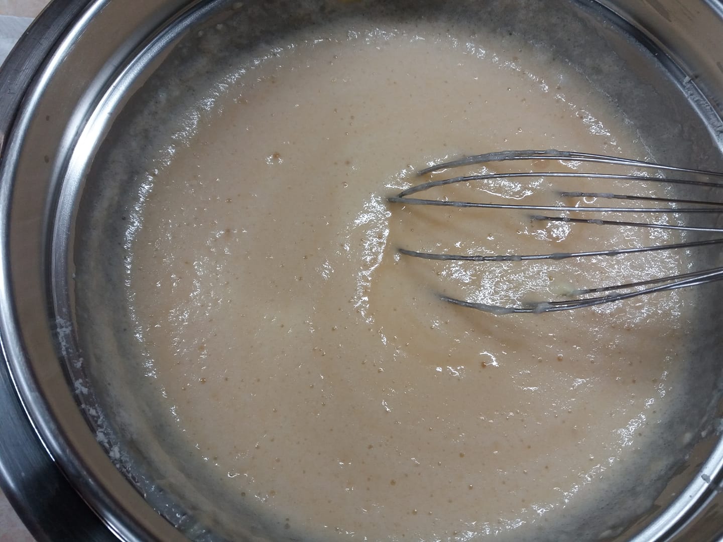 Ελαφριές ατομικές πουτίγκες λεμονιού