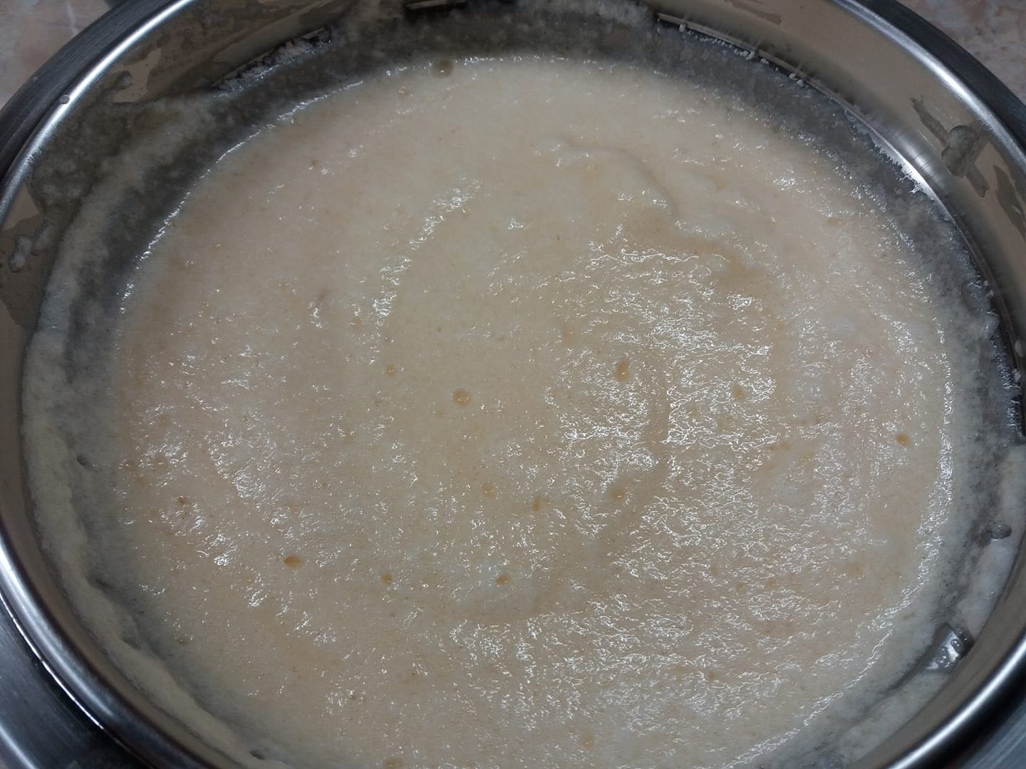 Ελαφριές ατομικές πουτίγκες λεμονιού