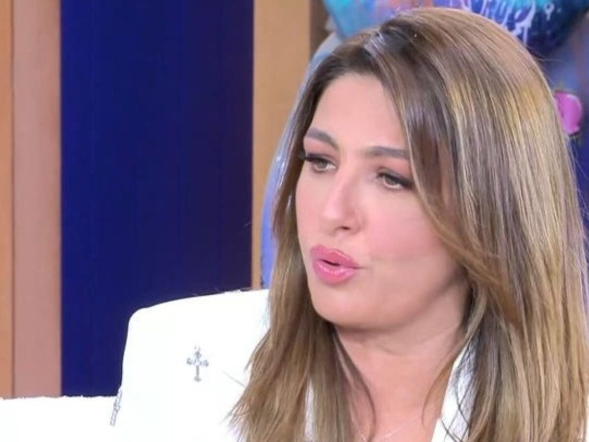 Η Έλενα Παπαρίζου εμφανώς αδυνατισμένη αποκαλύπτει το πρόβλημα υγείας που την ταλαιπωρεί (Βίντεο)