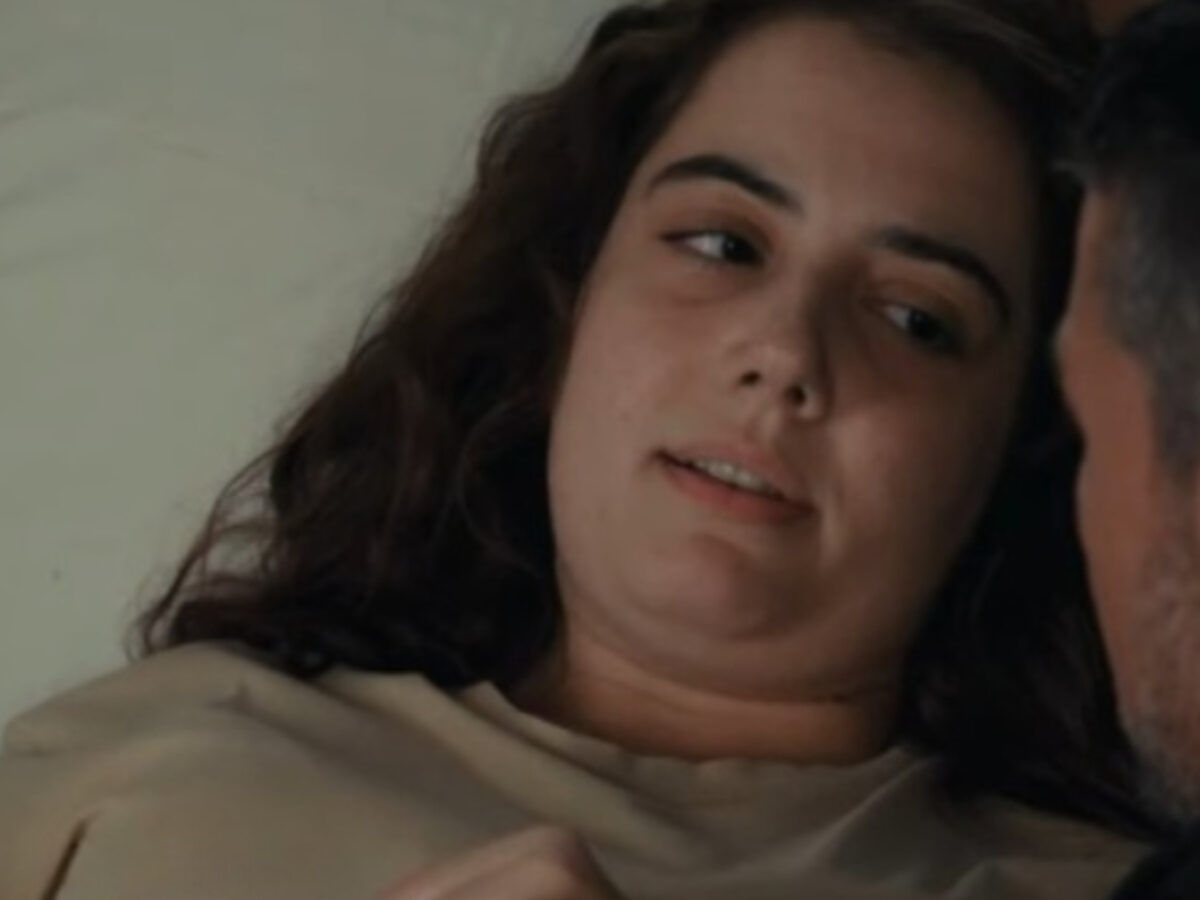 Η Γη της Ελιάς: Η Άννα βλέπει μπροστά της τα νεκρά της παιδιά και καταρρέει