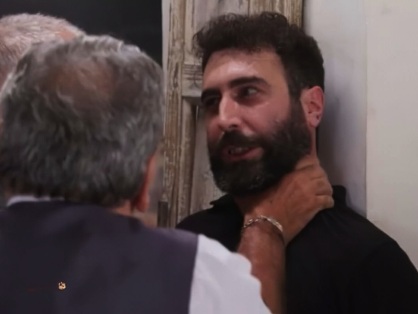 Η Γη της Ελιάς : Χρηματίζονται για ψευδομάρτυρες αλλά κάποιος τους φωτογραφίζει