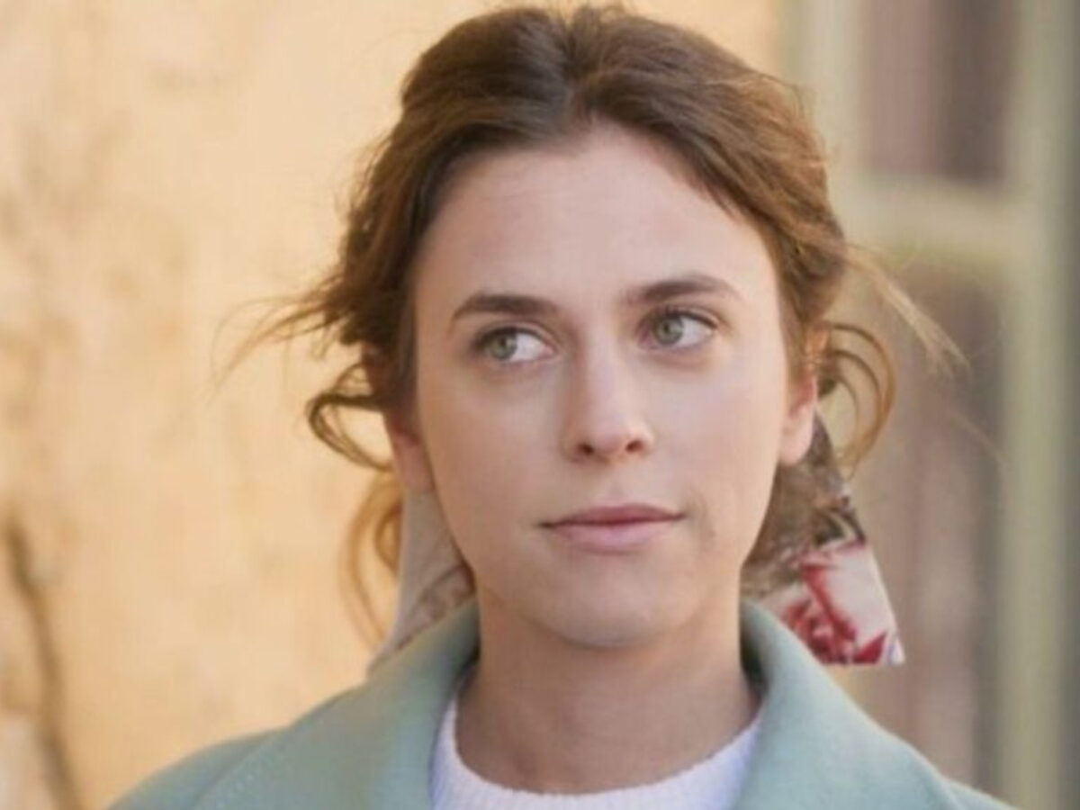 Η Γη της Ελιάς : Η Δάφνη μετακομίζει στην Μάνη και την ερωτεύεται ο ...