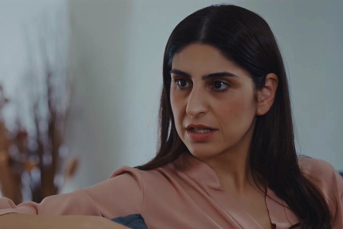 Η Γη της Ελιάς-Ρένα Η Γη της Ελιάς-Ρένα