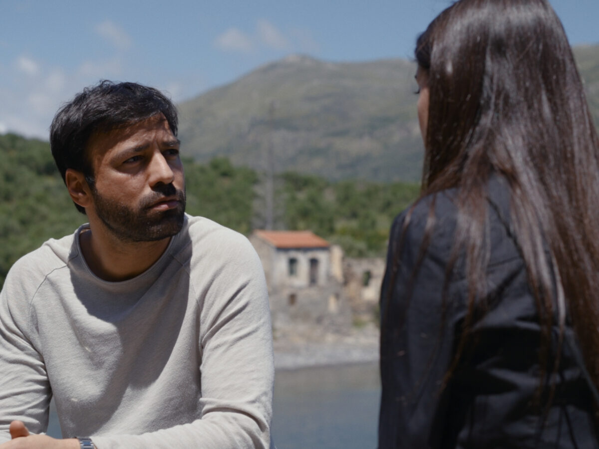 Η Γη της Ελιάς : Τους πιάνουν στα πράσα Βασιλική και Στέφανος