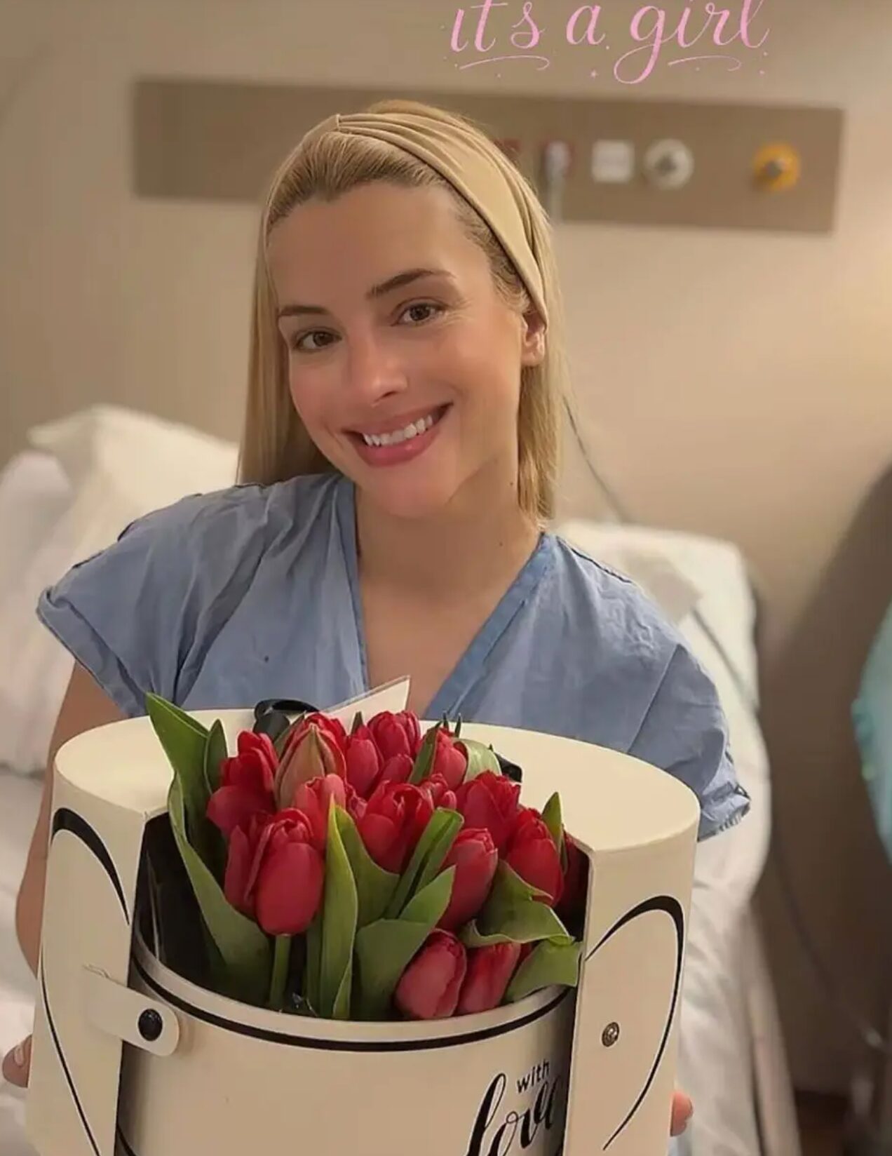 Για πρώτη φορά μπαμπάς ο Κώστας Καραφώτης - Η φωτογραφία μέσα από το μαιευτήριο