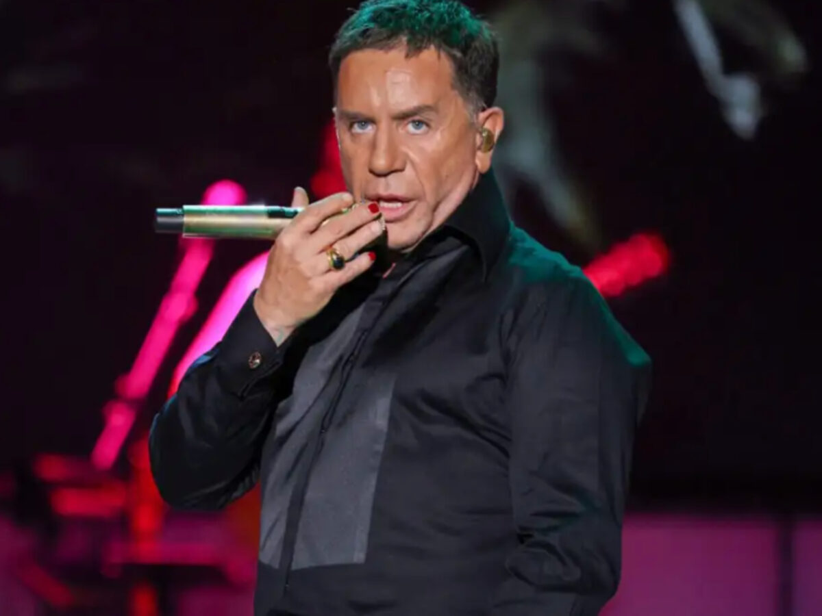 Γιώργος Μαζωνάκης: Το απρόοπτο περιστατικό που συνέβη στο μαγαζί που εμφανίζεται και αναστάτωσε το κοινό του (Βίντεο)