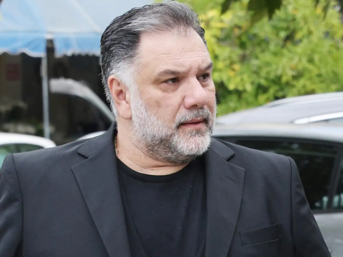 Γρηγόρης Αρναούτογλου: Ράκος μετέβη στην Χαλκιδική για την κηδεία της μητέρας του συνοδεία της συντρόφου του