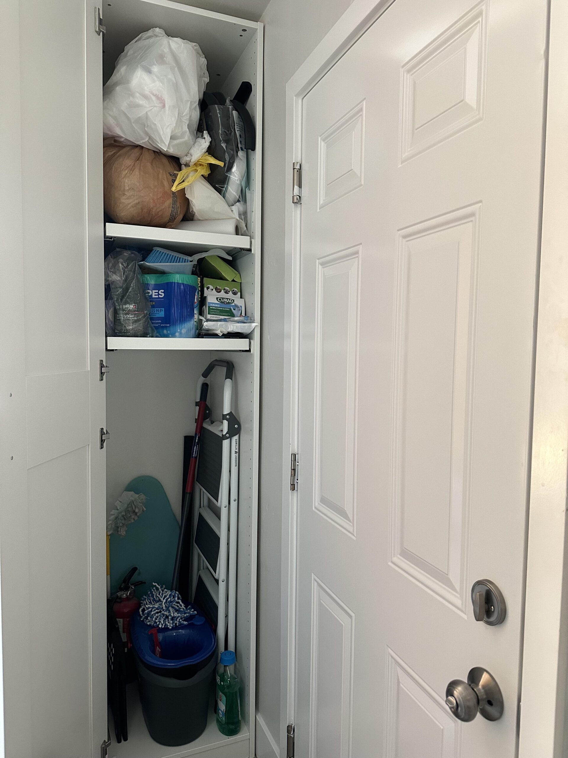 αποθηκευτικός-χώρος-πίσω-από-την-πόρτα-