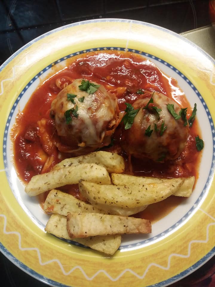 Ιταλικά κεφτεδάκια-φούρνου-με μοτσαρέλα-και-σάλτσα ντομάτας-