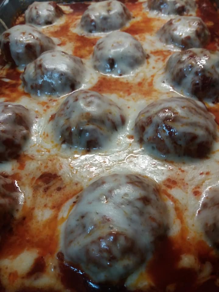 Ιταλικά κεφτεδάκια-φούρνου-με μοτσαρέλα-και-σάλτσα ντομάτας-συνταγή-