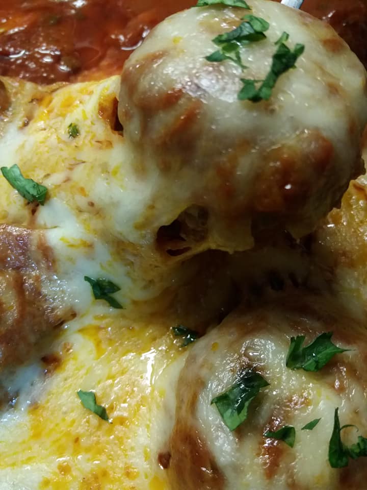 Ιταλικά-κεφτεδάκια-φούρνου-με μοτσαρέλα-και-σάλτσα ντομάτας-συνταγή-