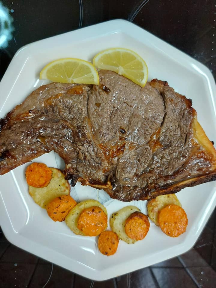 μοσχαρίσια-μπριζόλα-με-λαχανικά-