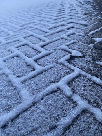 χιόνι-στο-πεζοδρόμιο- χιόνι-στο-πεζοδρόμιο-