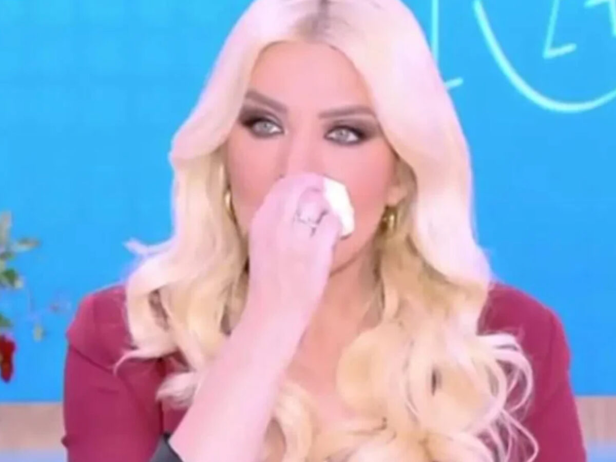 Ξέσπασε με λυγμούς στον αέρα της εκπομπής της- Τι συνέβη στην Κατερίνα Καινούργιου (Βίντεο)