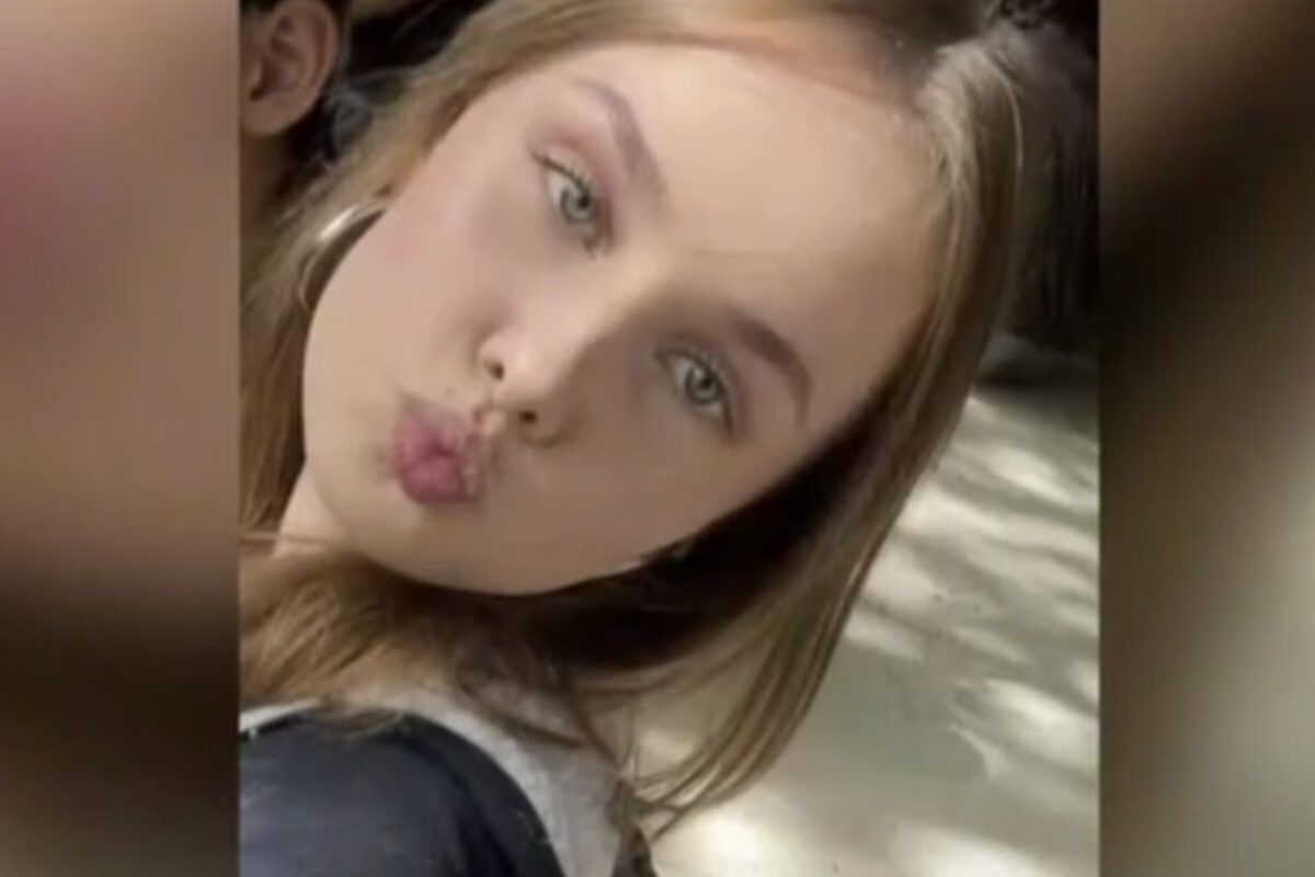 Λόρα: Καρέ καρέ η στιγμή που η 16χρονη αγοράζει εισιτήριο για Φρανκφούρτη (βίντεο)