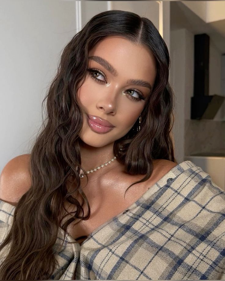 μακριά-κυματιστά-καστανά μαλλιά-