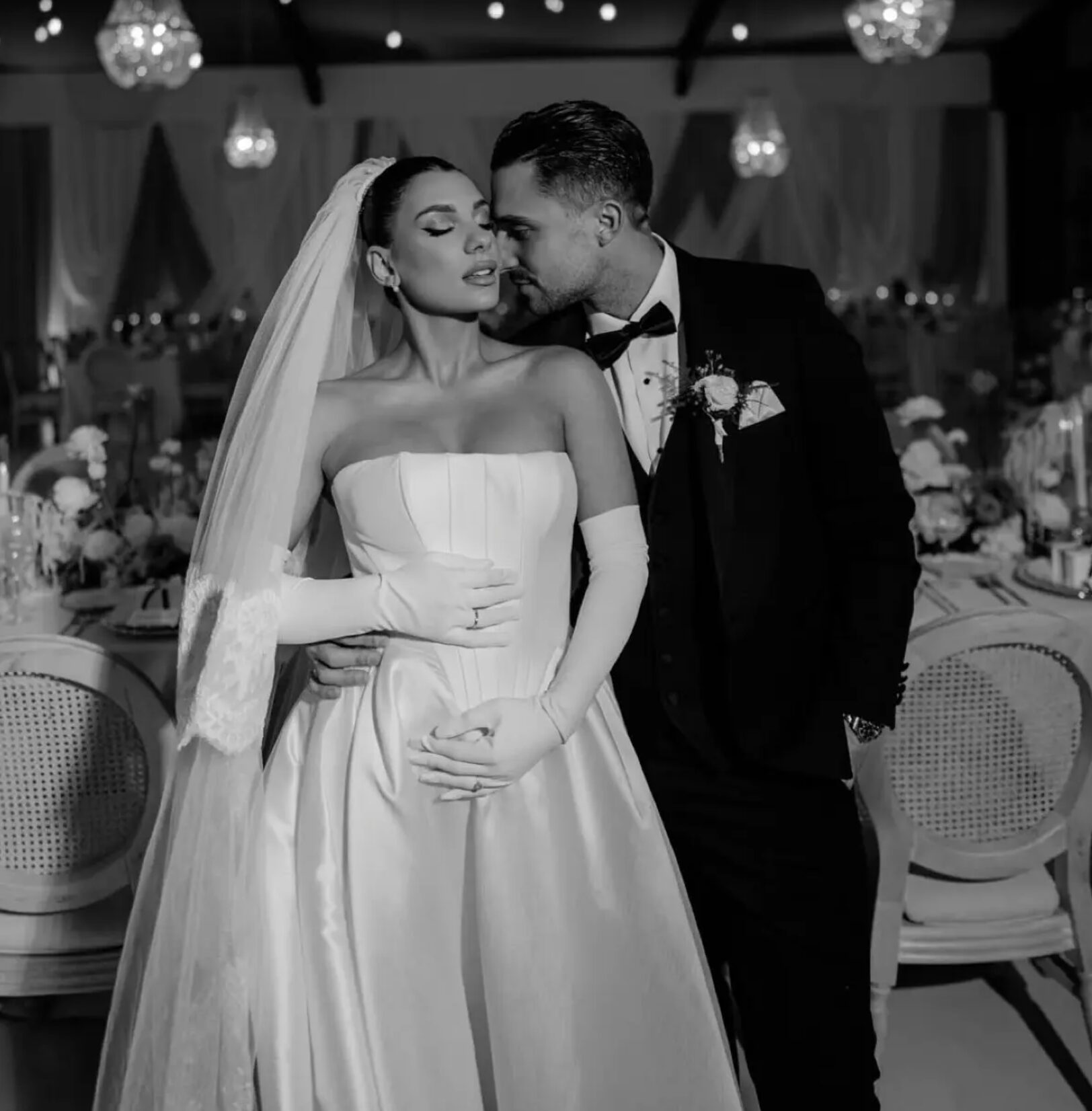 Μαριαλένα Ρουμελιώτη- Σάκης Κατσούλης: Το παραμυθένιο άλμπουμ από το γάμο τους και οι όρκοι αιώνιας αγάπης